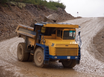 Перевозка руды на ДСУ Акции российского золотодобывающего холдинга Селигдар резко подорожали