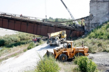 Работы по всостановлению моста в Мариуполе Метинвест за три месяца восстановит взорванный в Мариуполе ж.д. мост