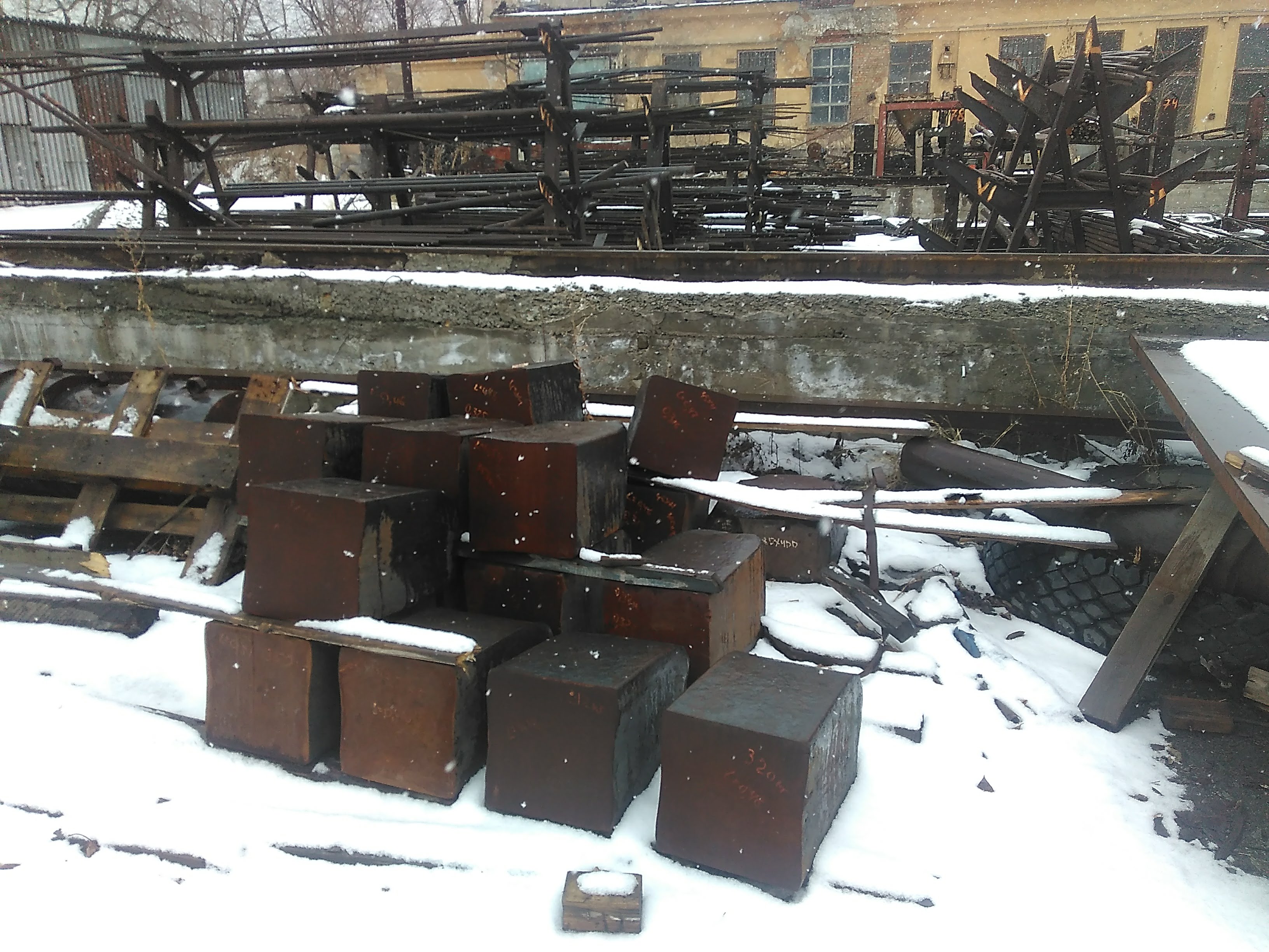 Круги, квадраты, поковки сталь 3,09г2с,20,35,45, 40х,65Г