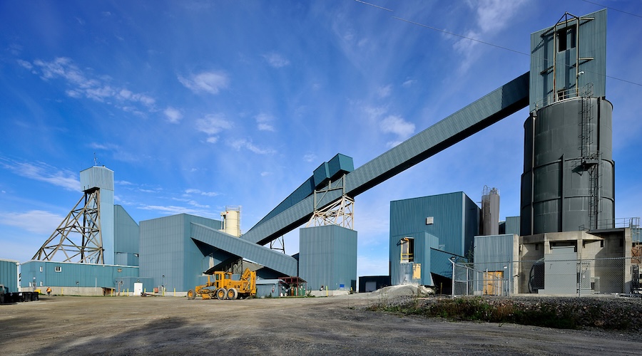 McEwen продаёт два месторождения в Онтарио Discovery Mining за $55 млн для финансирования роста производства золота