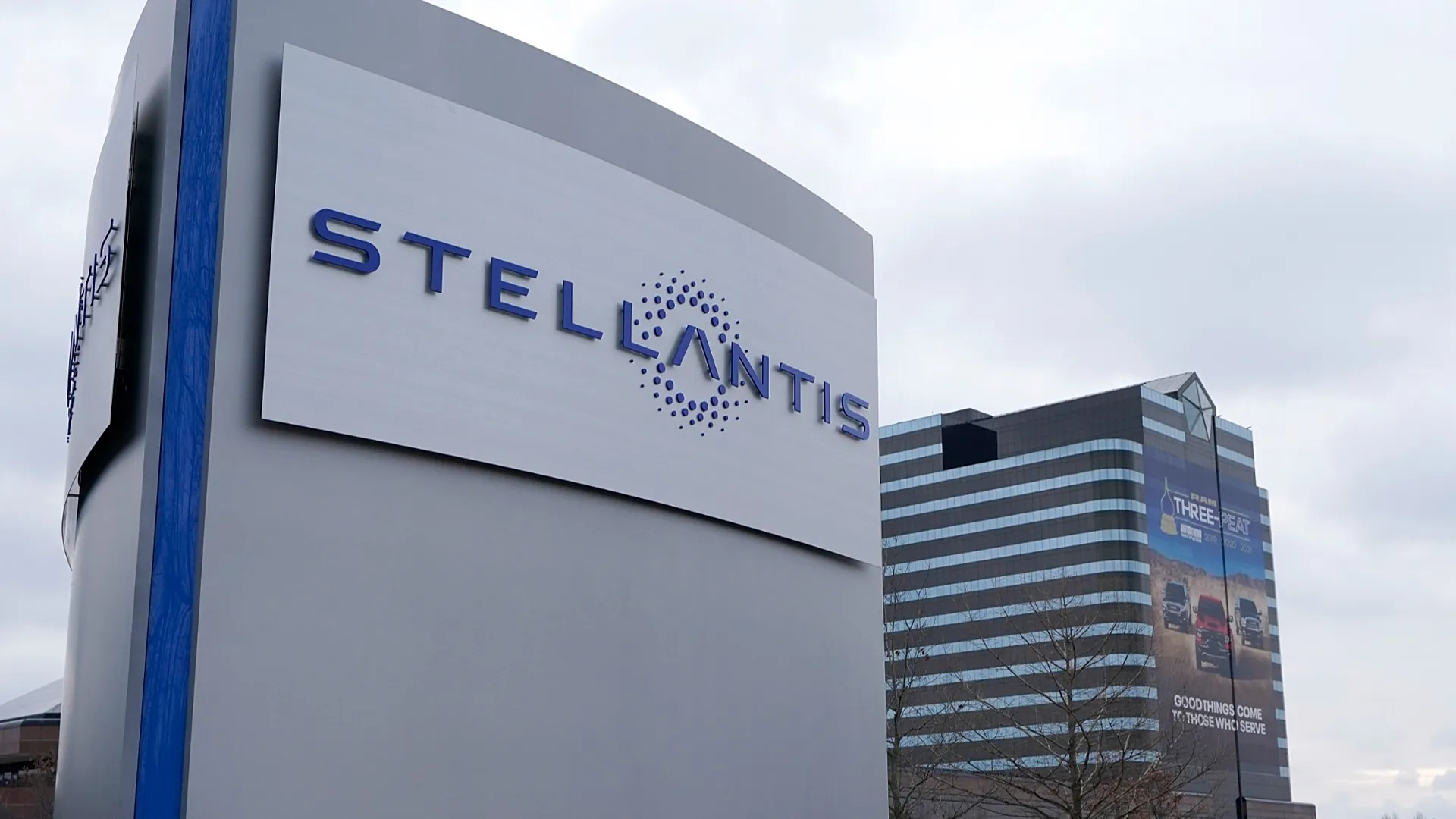 Кто такой автомобильный гигант Stellantis и почему он отозвал почти миллион машин?