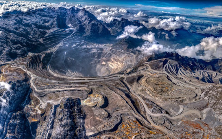 Freeport McMoRan ожидает снижения производства меди на заводе Grasberg в 2026 году примерно на 35% по сравнению с предыдущими оценками на фоне