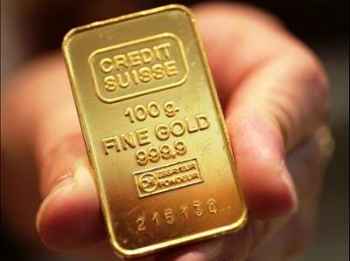 Цены на золото рухнули ниже 1200 долларов за унцию