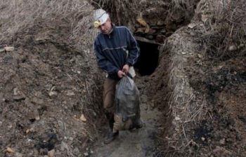 Нелегальная шахта в Луганской области На украинских копанках продолжают гибнуть горняки и уходить от ответственности их организаторы