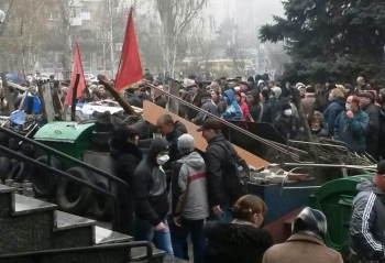 Митинг в Мариуполе В Мариуполе захватили горисполком
