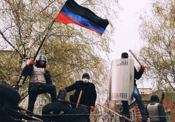 Активисты на баррикадах в Славянске В Славянске начались вооруженные столкновения
