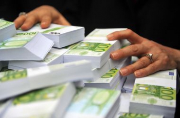 Украина взяла у ЕС в долг 1 млрд евро Украина согласилась взять кредит у Европейского союза подписав соответствующее соглашение