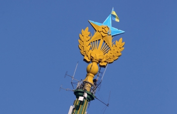 Российская полиция задержала подозреваемых в установке флага Украины на высотке в Москве