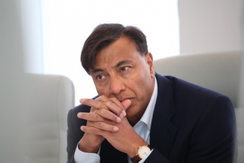 Глава ArcelorMittal Лакшми Н.Миттал ArcelorMittal потеряет миллиард долларов из-за падения цен на сталь