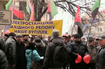 Минэнергоугля очень своеобразно прореагировало на акцию протеста шахтеров в Киеве Украина планирует уволить половину всех шахтеров с государственных шахт