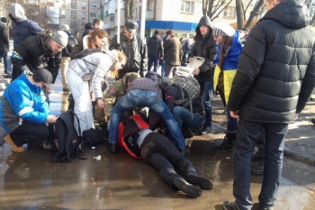 Один человек погиб и трое получили ранения во время взрыва демонстрации в Харькове