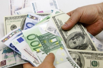 Власти ДНР обязали предприятия всех форм собственности принимать к оплате гривны, доллары, рубли и евро