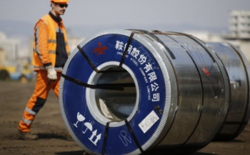 Рабочий на Angang Steel Квартальная прибыль Angang Steel сократилась в 15 раз
