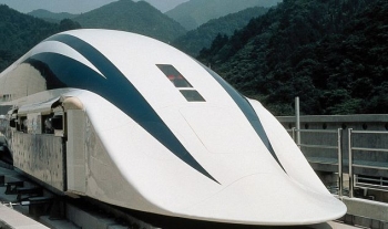 Японский поезд на магнитной подушке развил рекордную скорость