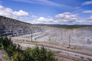 На ЕВРАЗ КГОКе введен в эксплуатацию новый железнодорожный перегон для доставки руды из Северного карьера