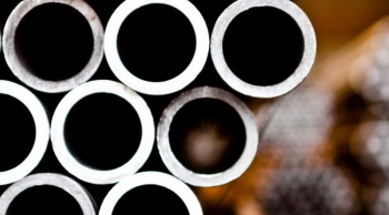 Французский производитель труб для нефтегазовой промышленности ищет миллиард евро