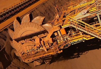 Цены на железную руду подобрались к 58 долларам за тонну