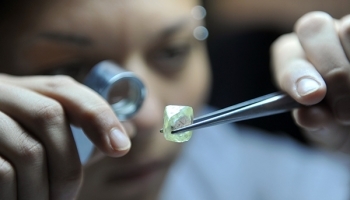 Чистая прибыль алмазодобывающей госкомпании Алроса выросла в два раза