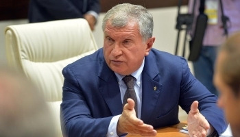 На совещании по развитию судостроения. Глава компании «Роснефть» Игорь Сечин Роснефть предложила построить на Дальнем Востоке РФ новый металлургический завод
