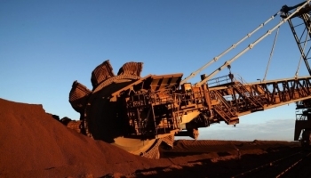 Крупные горнодобывающие компании под ударом падения цен на железную руду