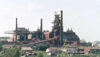 Вооруженные автоматами бойцы Росгвардии оцепили Косогорский металлургический завод