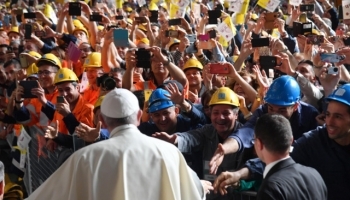 Папа Римский благословил металлургов итальянского завода ILVA на трудовые подвиги