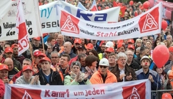 Несколько тысяч металлургов ThyssenKrupp вышли на протест против слияния с Tata Steel