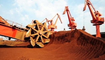 Железная руда продолжает падать в цене на биржах Китая
