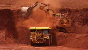 На фоне перенасыщения китайская железная руда продолжает падать в цене 