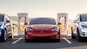 В Украине появятся электрозаправки Supercharger - Маск