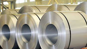 Биржевые цены на сталь упали на фоне растущей напряженности между США и Китаем