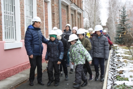 Воспитанники Сысертского детского дома посетили с экскурсией Ключевский завод ферросплавов