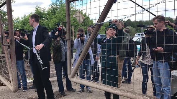 Наталья Соколова: чайки, кружащие над полигоном «Кучино», теперь – символы свободы от беспредела мусорного бизнеса Наталья Соколова: чайки, кружащие над полигоном «Кучино», теперь – символы свободы от беспредела мусорного бизнеса
