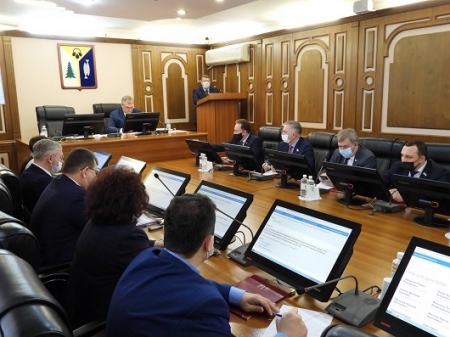 Депутаты Нижневартовска обсудили наиболее актуальные проблемы города Депутаты Нижневартовска обсудили наиболее актуальные проблемы города