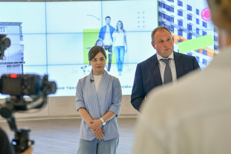 Андрей Валуй: Планируется, что к концу 2022 года количество переезжающих по программе реновации достигнет 100 тысяч Андрей Валуй: Планируется, что к концу 2022 года количество переезжающих по программе реновации достигнет 100 тысяч