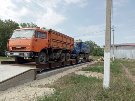 Взвешивание зерна на автомобильных весах Взвешивание зерна на автомобильных весах